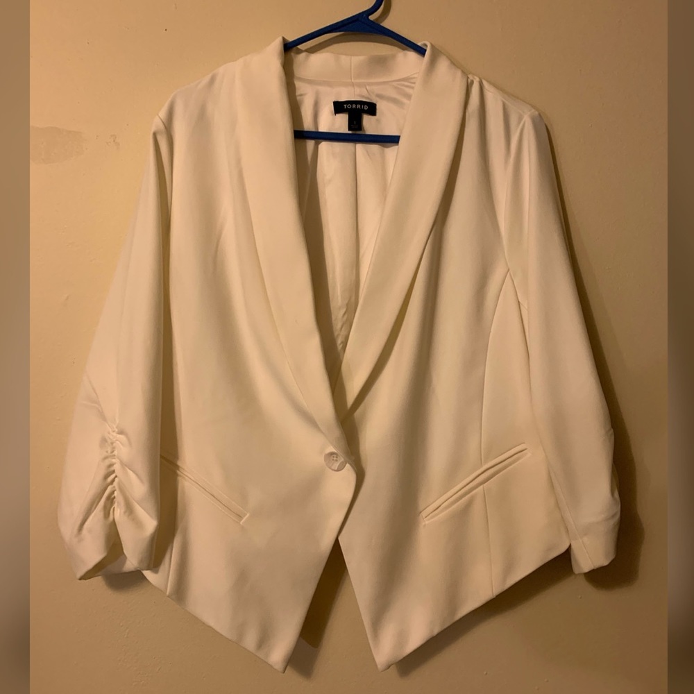 Torrid Ruched sleeve white blazer